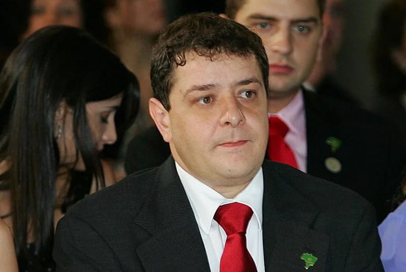 Filho de Lula é acusado de receber mesada de R$ 25 milhões no esquema que desviou dinheiro de aposentados