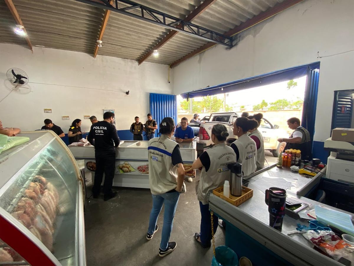 Três peixarias que funcionavam de forma clandestina em Cuiabá são interditadas durante operação