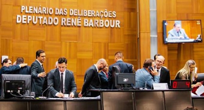 Deputados mantêm veto de Mauro Mendes ao reajuste do Tribunal de Justiça de Mato Grosso