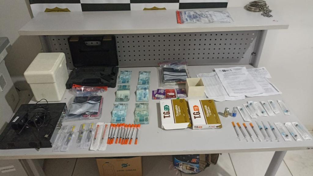 Ação da DHPP apreende dinheiro, medicamentos e anotações de facção em MT