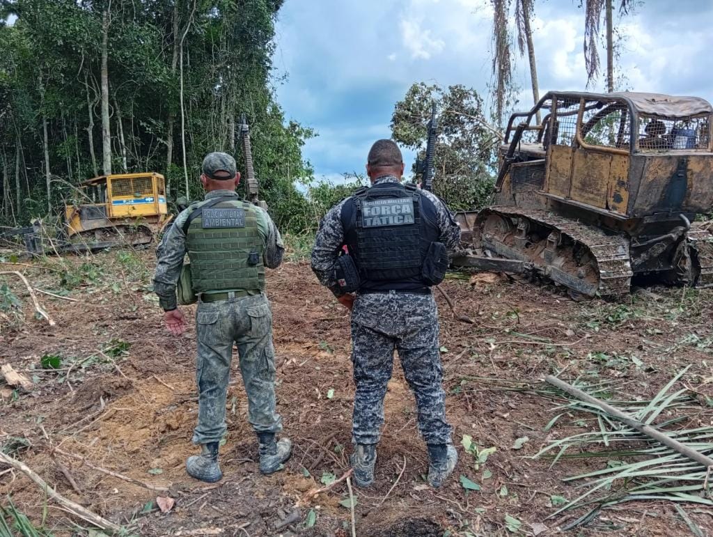 PM Ambiental apreende maquinário pesado em área de extração ilegal em Colniza