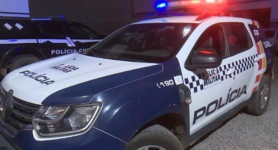 Embriagado, homem é preso após xingar e ameaçar policiais