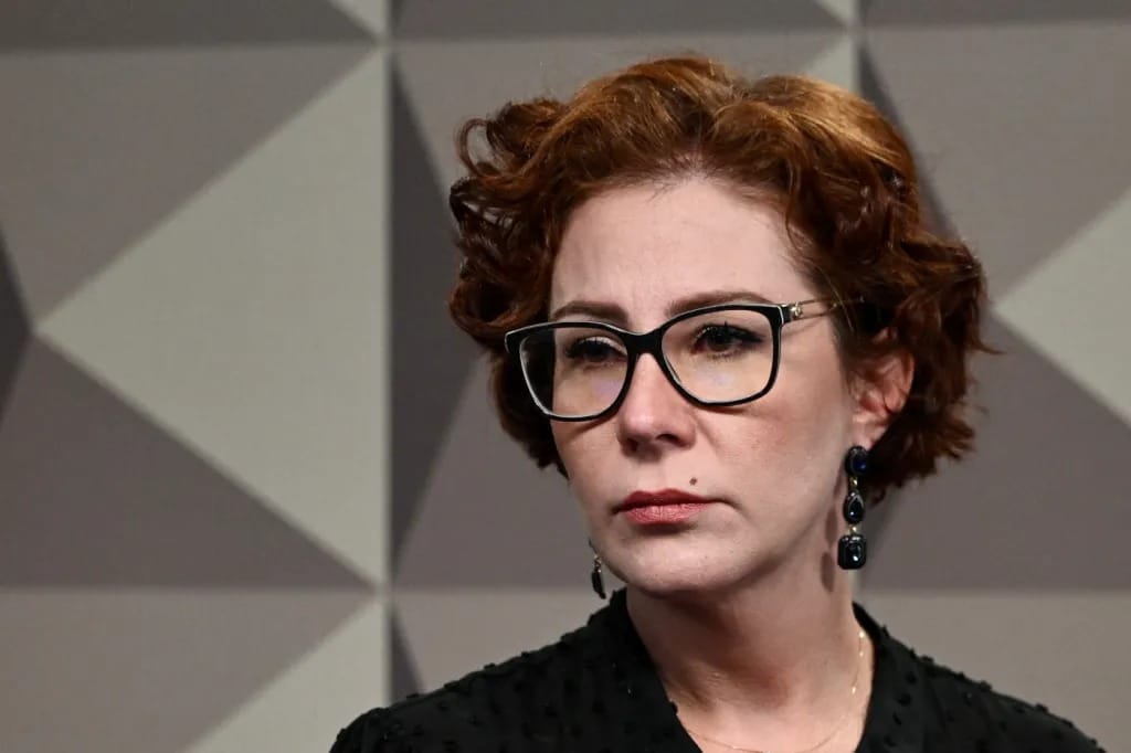 Zambelli renuncia ao mandato de deputada federal em meio a crise judicial