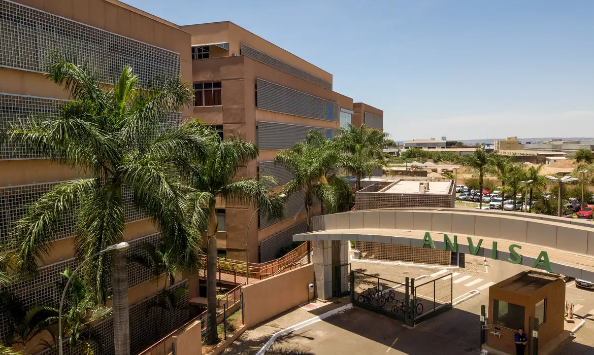 Anvisa determina recolhimento de tônico capilar que promete crescimento de cabelo e barba