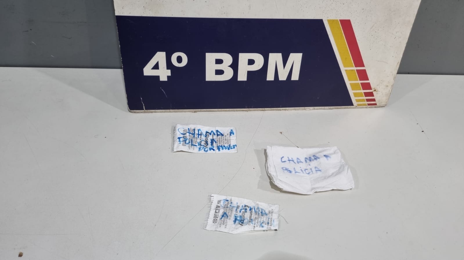 Bilhete jogado por muro salva mulher mantida em cárcere e torturada em Várzea Grande