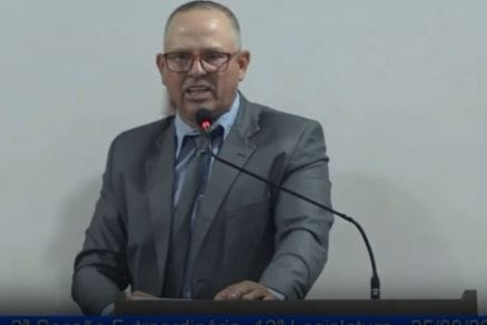 Câmara de Pedra Preta cassa mandato de vereador após chamar prefeita de "cachorra viciada"