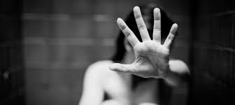 Mulher acorda durante abuso e primo é preso em MT