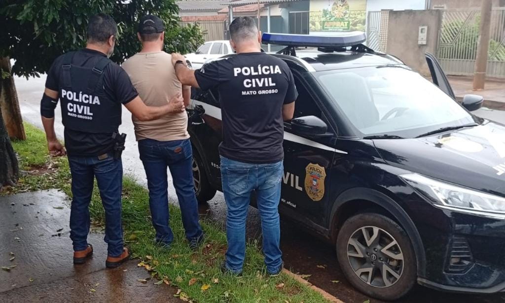 Operação da PJC prende homem que exibia armas em confraternizações em sua casa