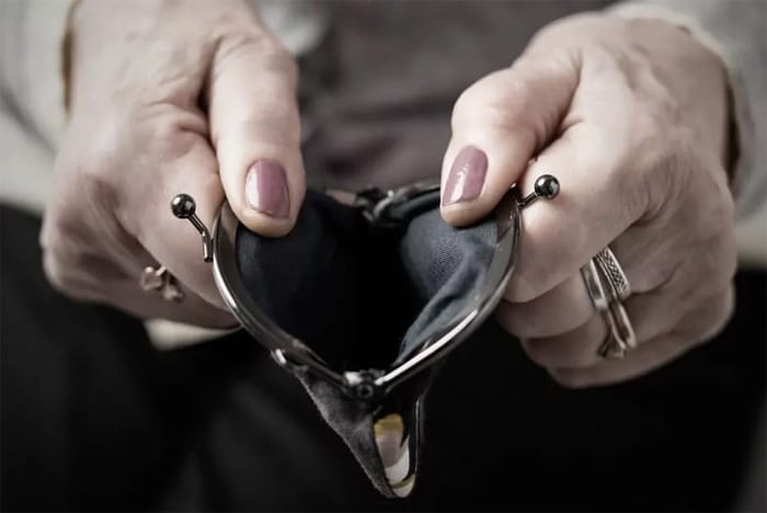 Tribunal anula contrato firmado por telefone e determina devolução de valores a idosa