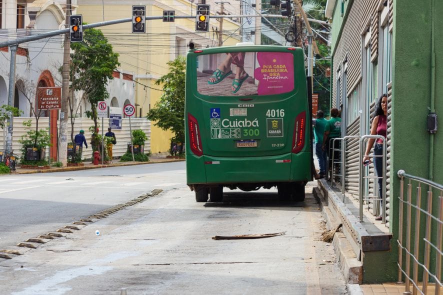 Homem é preso após ejacular em cabelo de mulher dentro de ônibus coletivo em Cuiabá