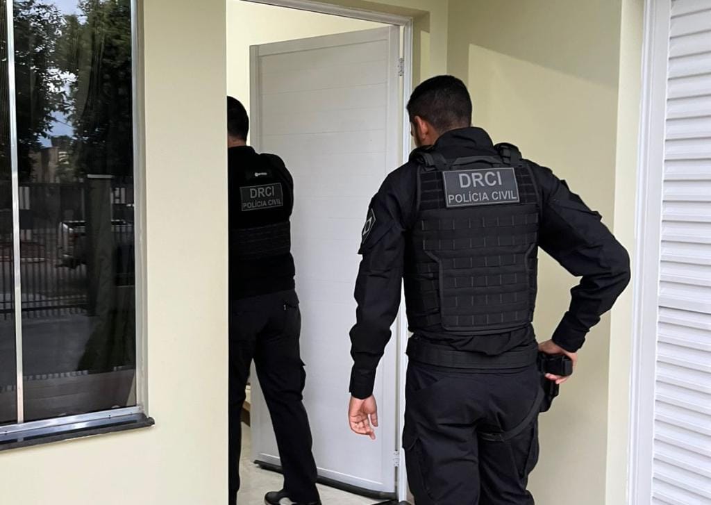 Jovem de 20 é preso acusado de difundir ideologias neonazistas e racistas nas redes sociais