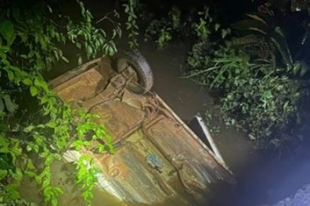 Homem é encontrado morto dentro de carro submerso em córrego em Nova Bandeirantes