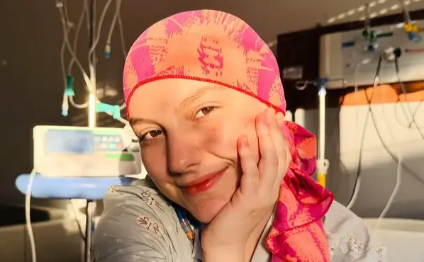 Influenciadora Isabel Veloso morre aos 19 anos, deixando legado de coragem e fé nas redes