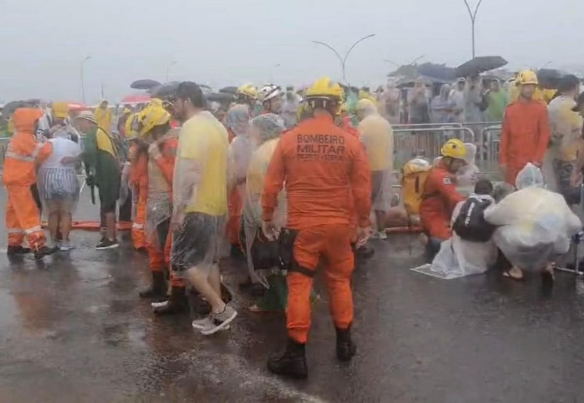 Tempestade e raio ferem manifestantes durante ato político em Brasília