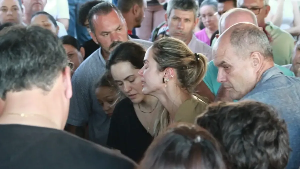 Rede de solidariedade se forma em apoio a Sarah Araújo após morte dos filhos:"Nenhuma mãe merece"