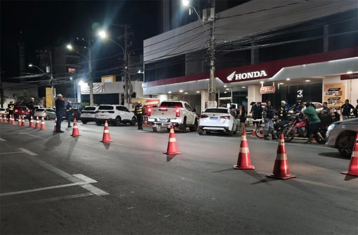 Três motoristas são presos após serem flagrados dirigindo bêbados na Avenida Isaac Póvoas