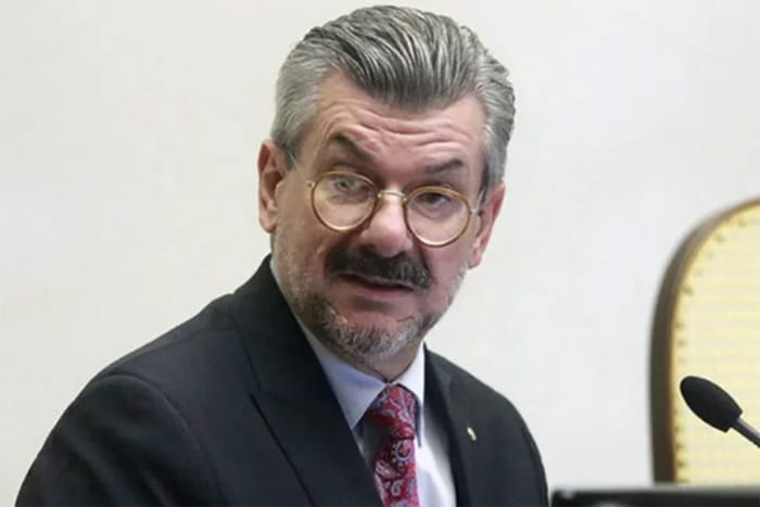 Com risco de ser afastado, ministro do STJ apresenta novo atestado de 90 dias