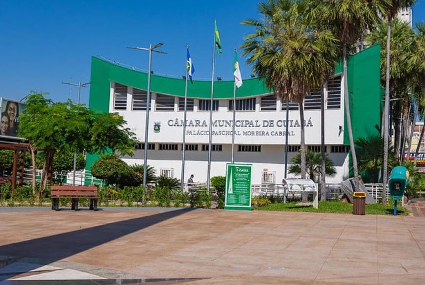 Câmara de Cuiabá pagou R$ 1,5 milhão em férias e subsídios a 14 vereadores; veja os valores