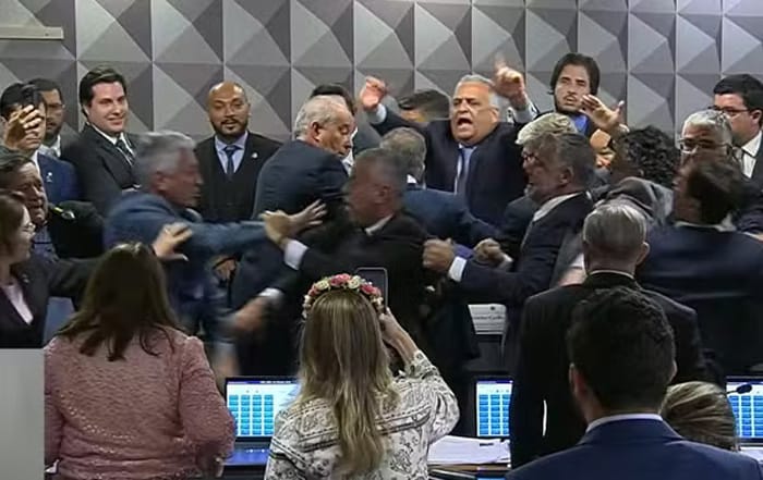 CPI do INSS aprova quebra de sigilo bancário de filho de Lula; sessão é marcada por confusão