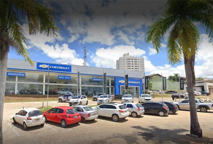 Gramarca Veículos deve indenizar consumidor que comprou carro zero com defeito