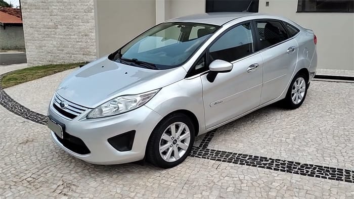 Consumidor será indenizado após sucessivos defeitos em câmbio de carro zero quilômetro