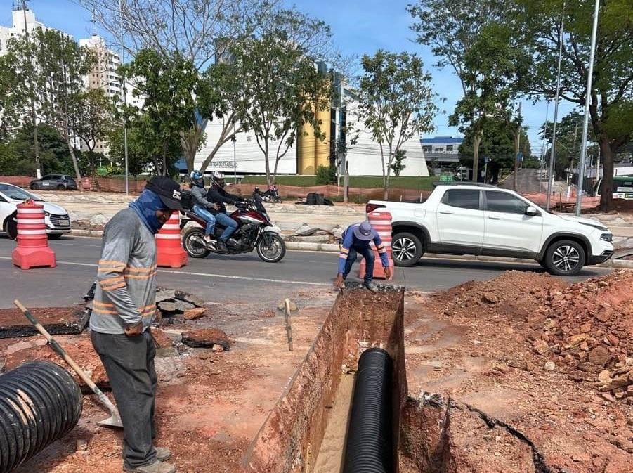 Obras de implantação do BRT seguem com interdições parciais na Avenida do CPA