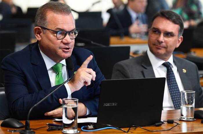 Flávio Bolsonaro crava apoio a Wellington Fagundes após pesquisa da Percent Brasil