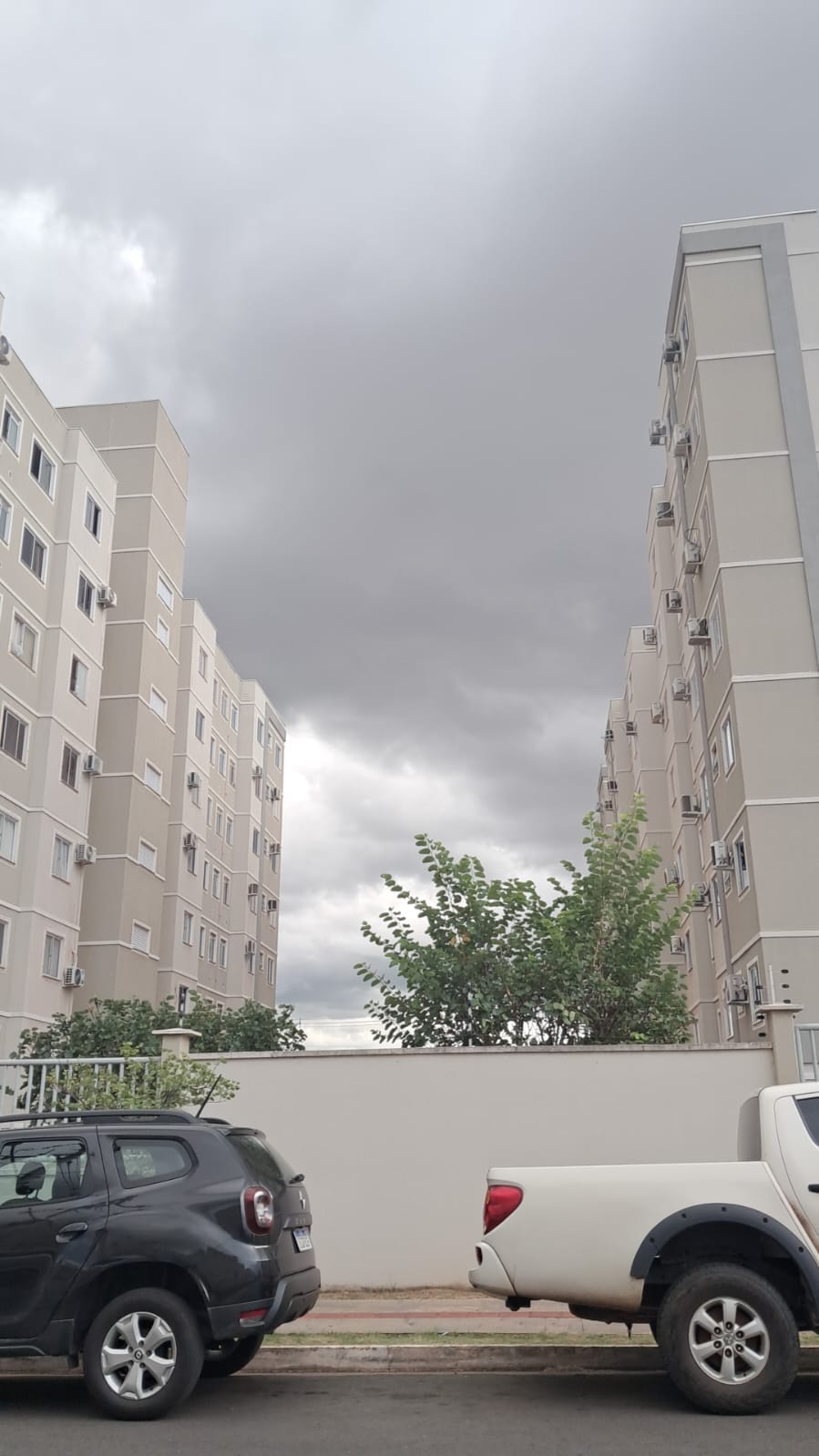 Tempestade avança sobre Cuiabá e coloca 98 cidades de Mato Grosso em alerta