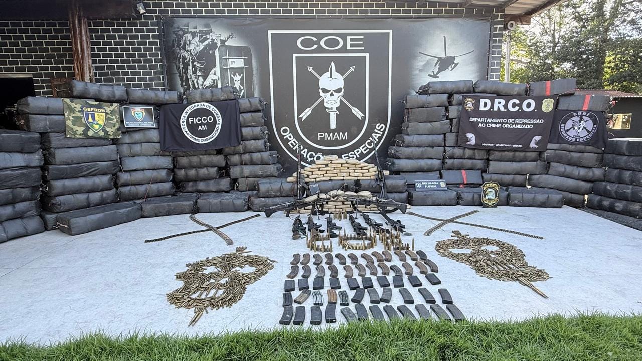 Forças de segurança apreendem mais de 4 toneladas de drogas e arsenal de guerra