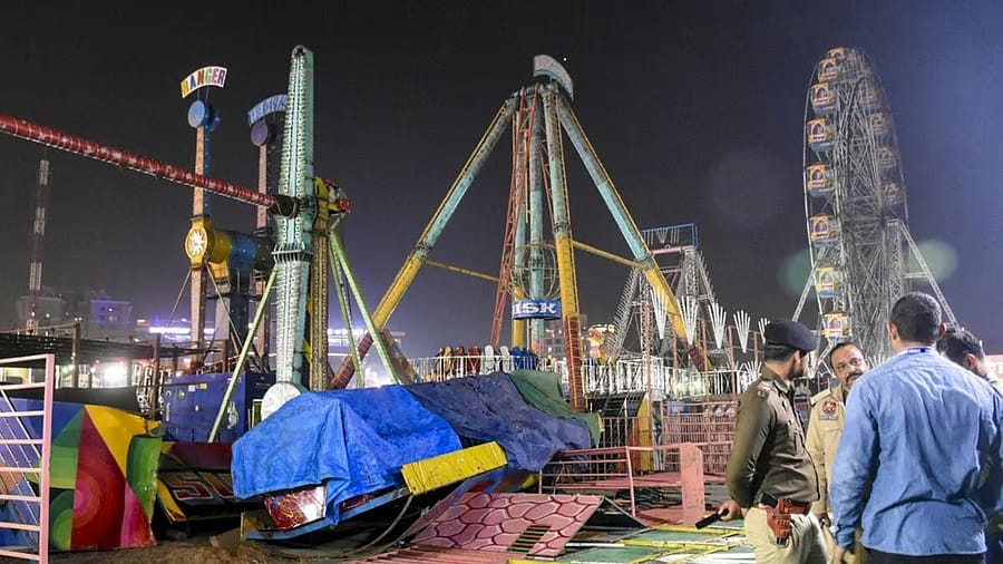 Brinquedo desaba em feira, mata policial em ação de resgate e deixa dezenas de feridos