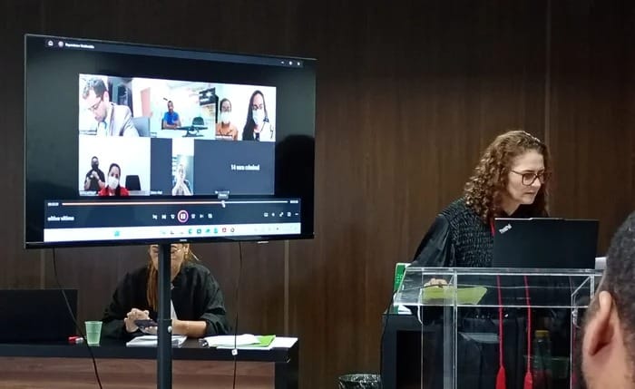 Madrasta é condenada a mais de 17 anos por arremessar enteado de 6 anos do 4º andar