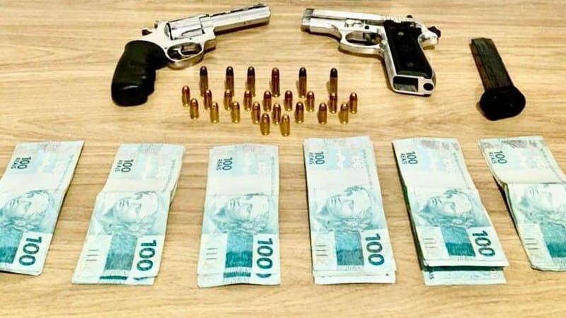 PMs prendem homem em flagrante por porte ilegal de arma e apreende R$ 5,5 mil em dinheiro
