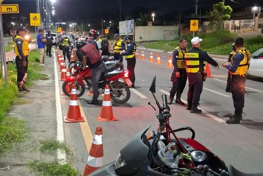 Fiscalização em Cuiabá apreende 45 motos e prende 4 condutores na Avenida Parque do Barbado