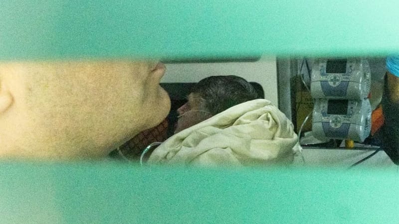 Com vômitos e calafrios, ex-presidente Jair Bolsonaro é internado em hospital do DF