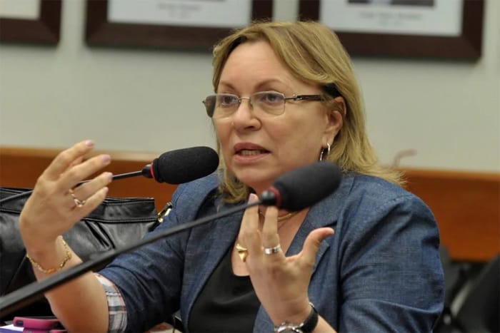 Fraude em descontos do INSS: deputada é alvo de operação da Polícia Federal