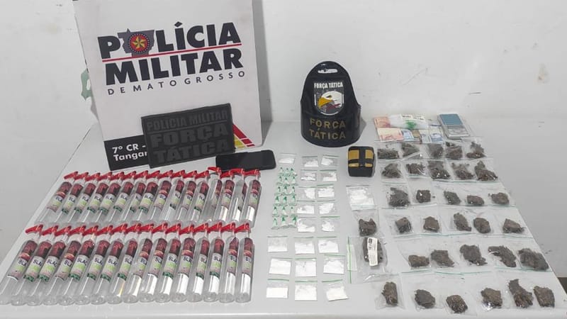 PMs da Força Tática prendem traficante com cocaína, maconha e lança-perfume