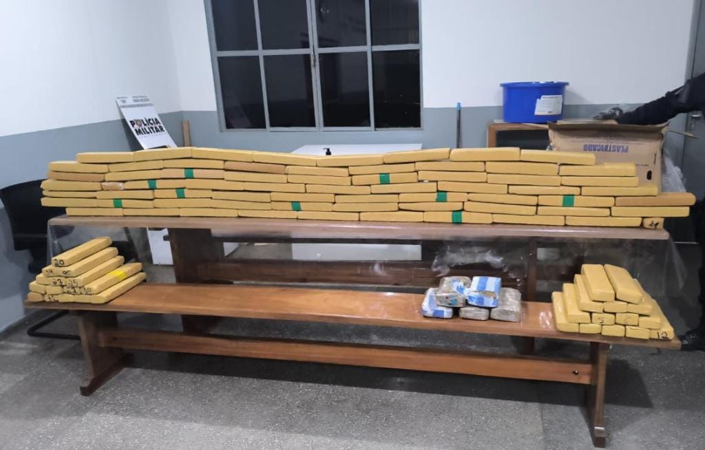 PM apreende mais de 130 tabletes de drogas durante abordagem; suspeito é preso em flagrante