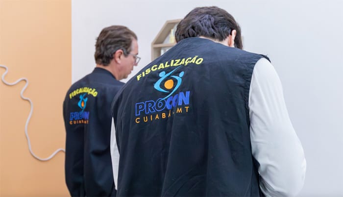 Clínica e espaço de eventos clandestino são interditados em "bairro dos vips" na capital