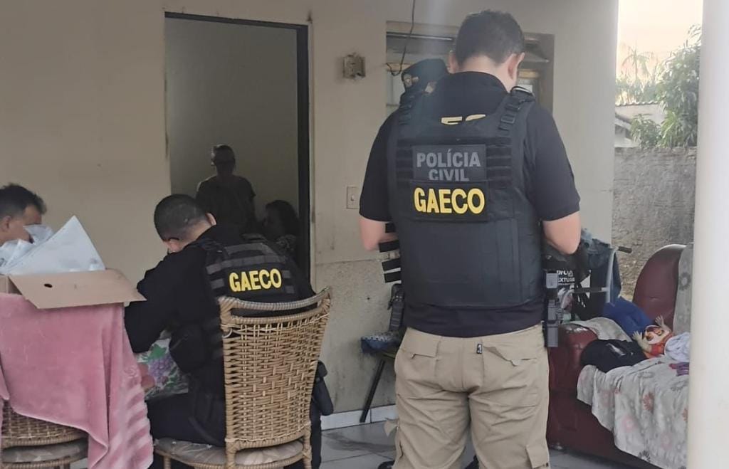 Facção forçava compra de produtos e oferecia falsa "proteção" a comerciantes