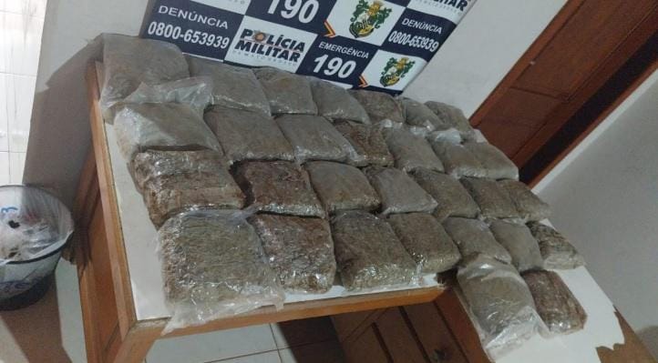 Mulher é presa em flagrante por policias militares com 30 tabletes de "super maconha"