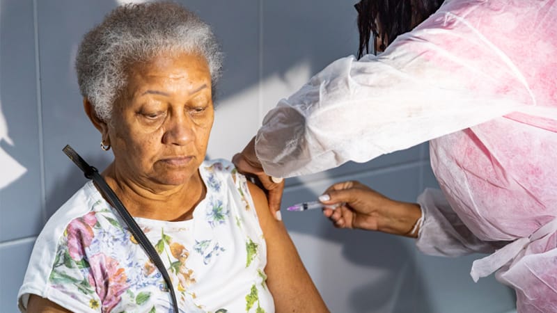 Vacina contra influenza segue disponível durante todo o ano nas unidades de saúde