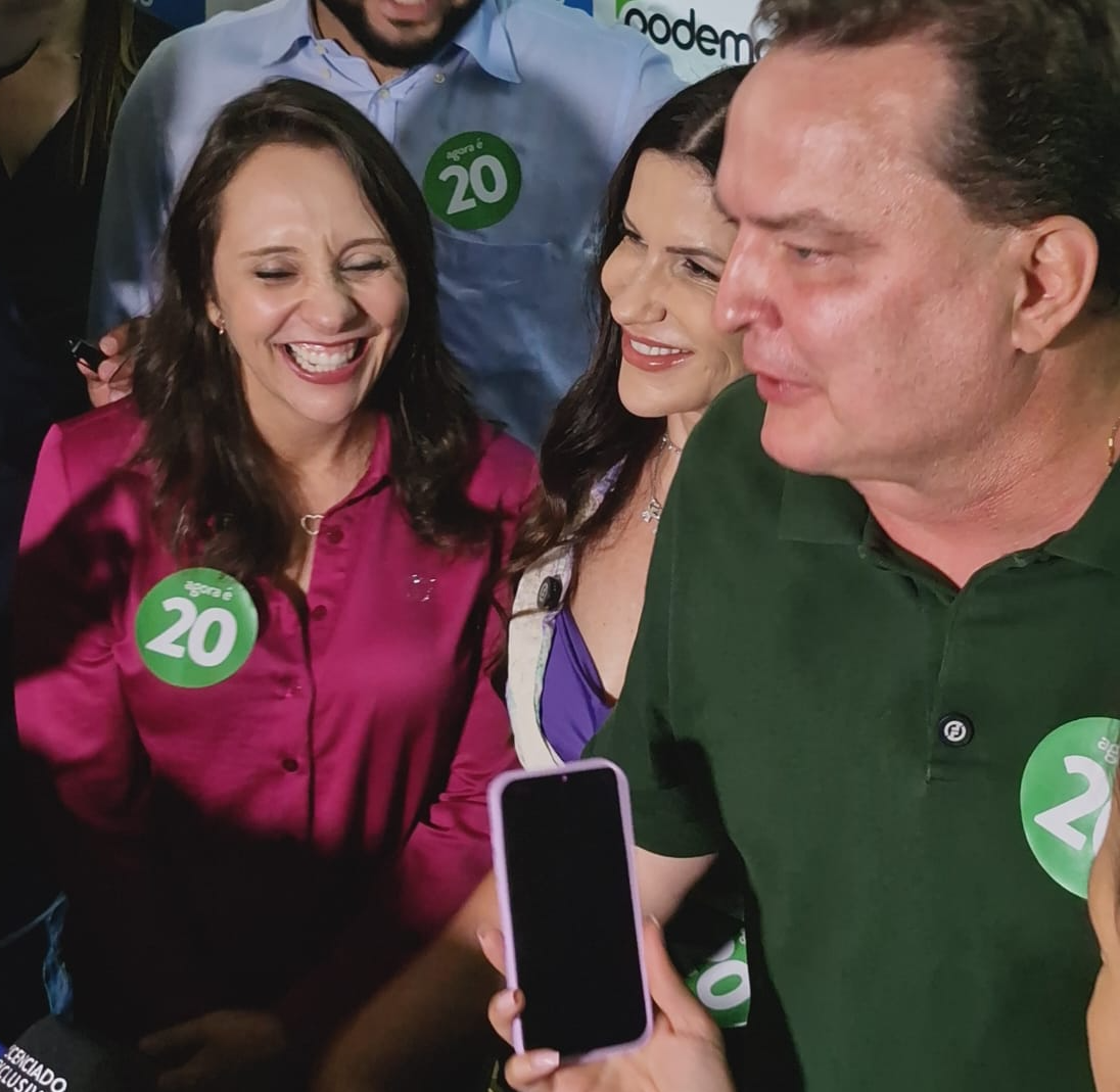 Podemos discute lançar candidato à Presidência ou compor chapa com Flávio Bolsonaro, diz presidente do partido
