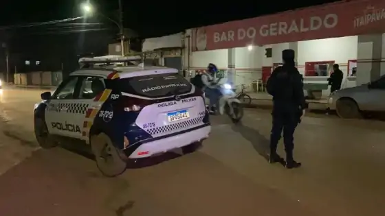 Ataque a tiros deixa dois feridos em bar e termina com suspeitos interceptados em MT