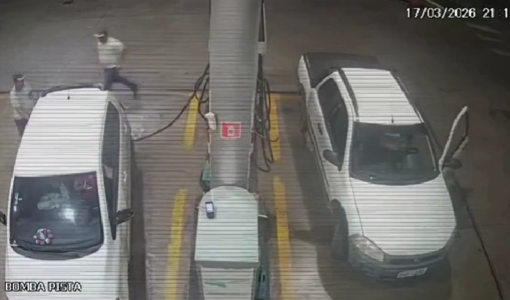 Policial penal oferece arma a frentista para "trocar tiros" e causa pânico em posto de combustíveis