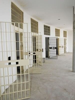 Adolescente de 15 anos é encontrada morta dentro de cela no Complexo Feminino do Pomeri