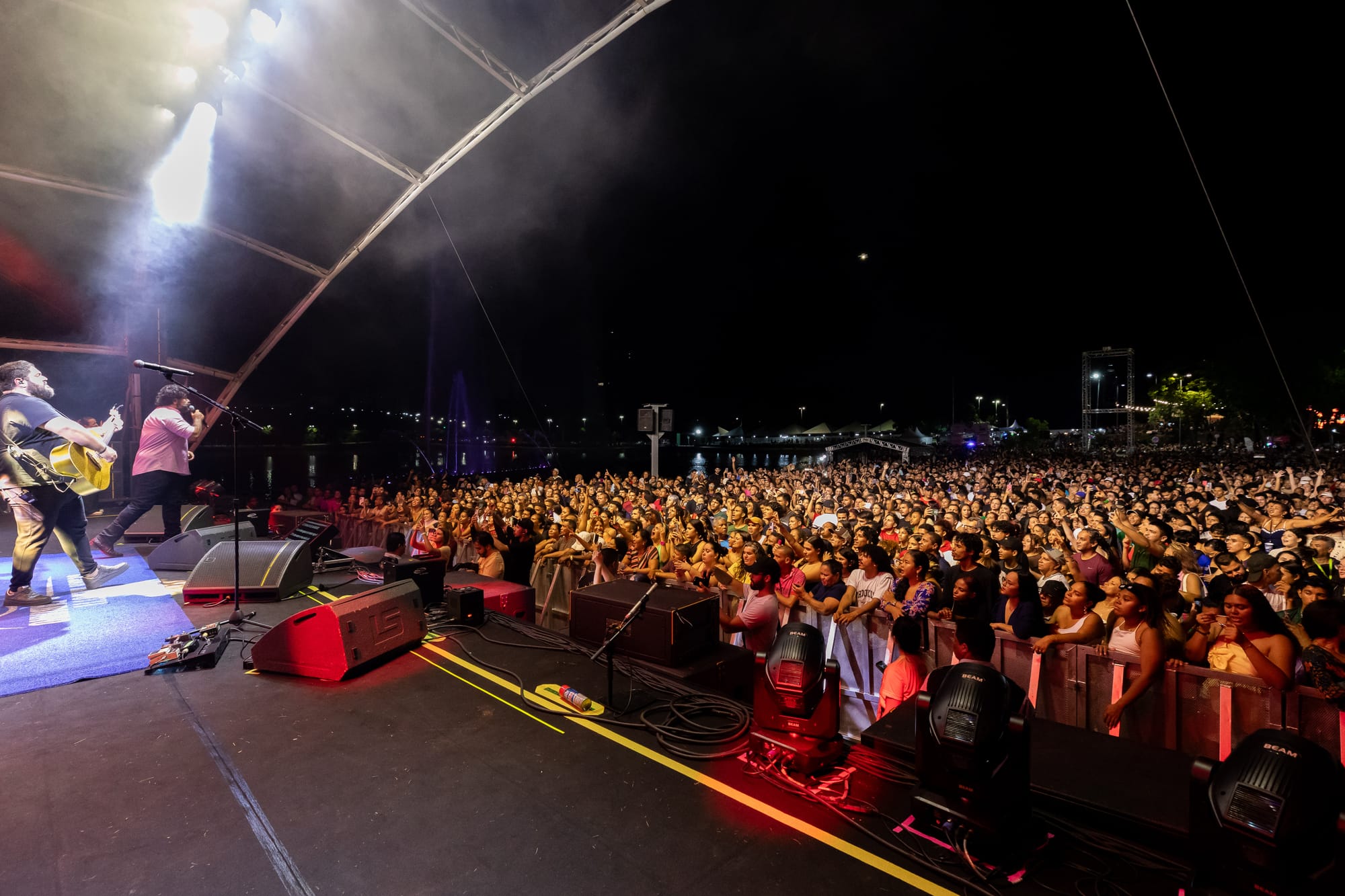 Explosão de cultura e música: Cuiabá inicia 307 anos com festa gigante e casa cheia
