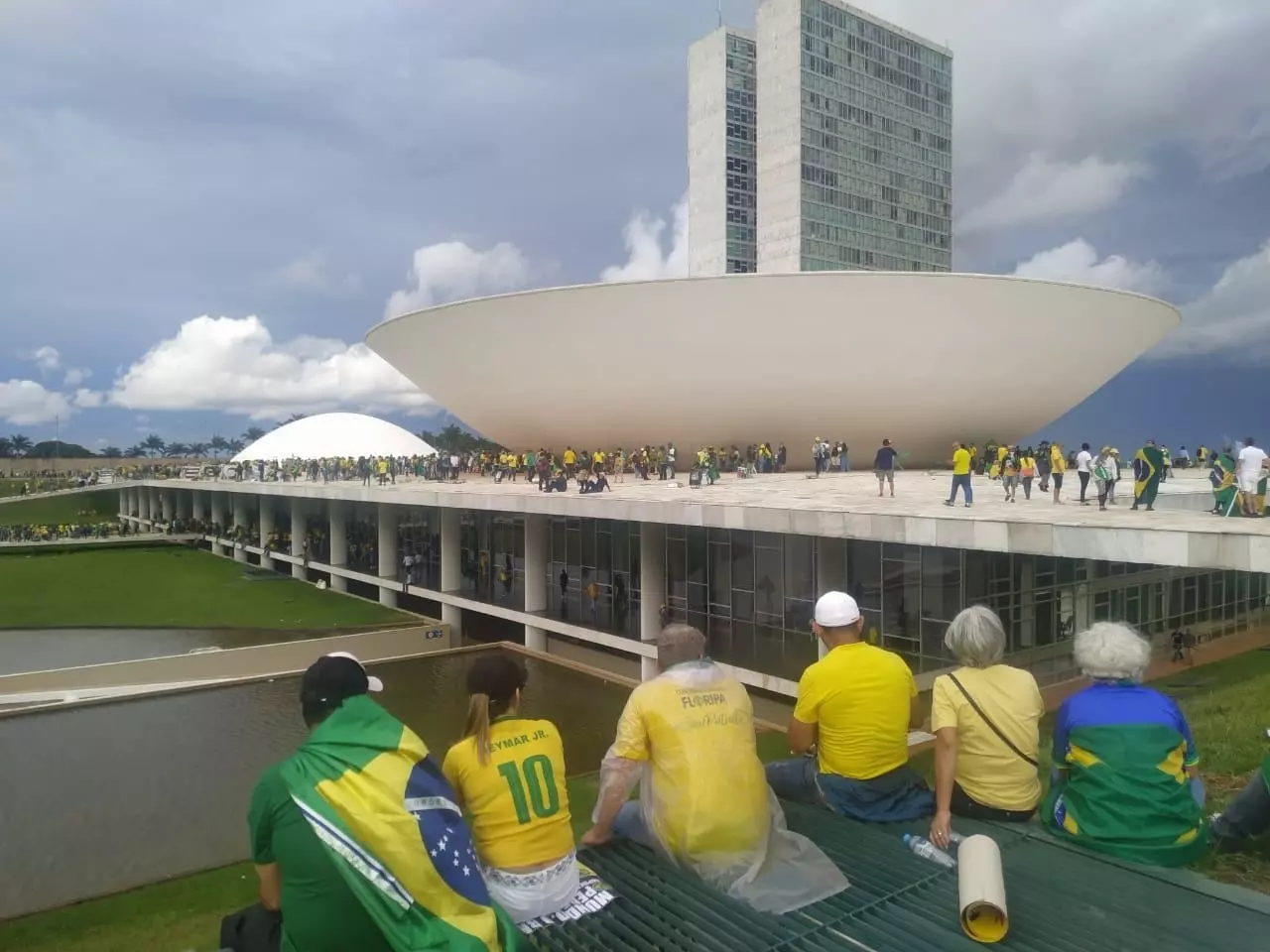 Empresário é condenado a 14 anos de prisão por financiar ônibus para atos de 8 de janeiro