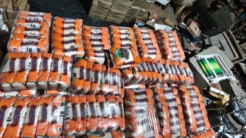 Criminosos são presos com carga ilegal de produtos alimentícios e de limpeza em Sorriso