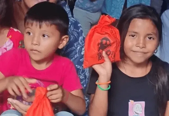 Irmãos entram em freezer durante brincadeira e são encontrados sem vida