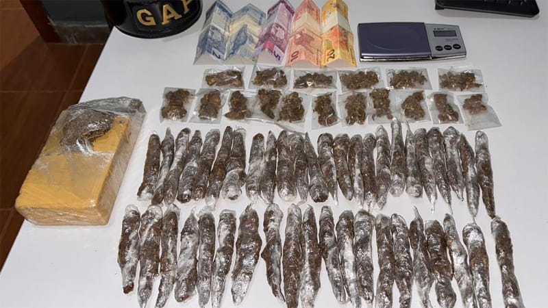 Traficante é preso com 65 porções de maconha; criminoso tentou fugir dos PMs